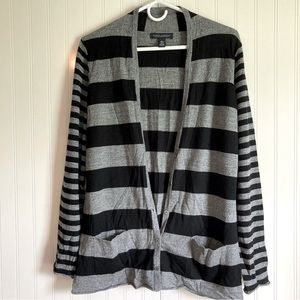 NWOT Banana Republic Women’s Light Weight Cardigan Size L